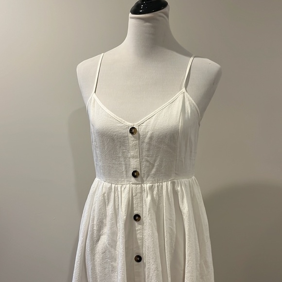 Linen feeling front button up midi dress Size M in white - Picture 3 of 8